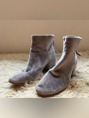 Dolce Vita Velvet Ankle Boots in Light grey